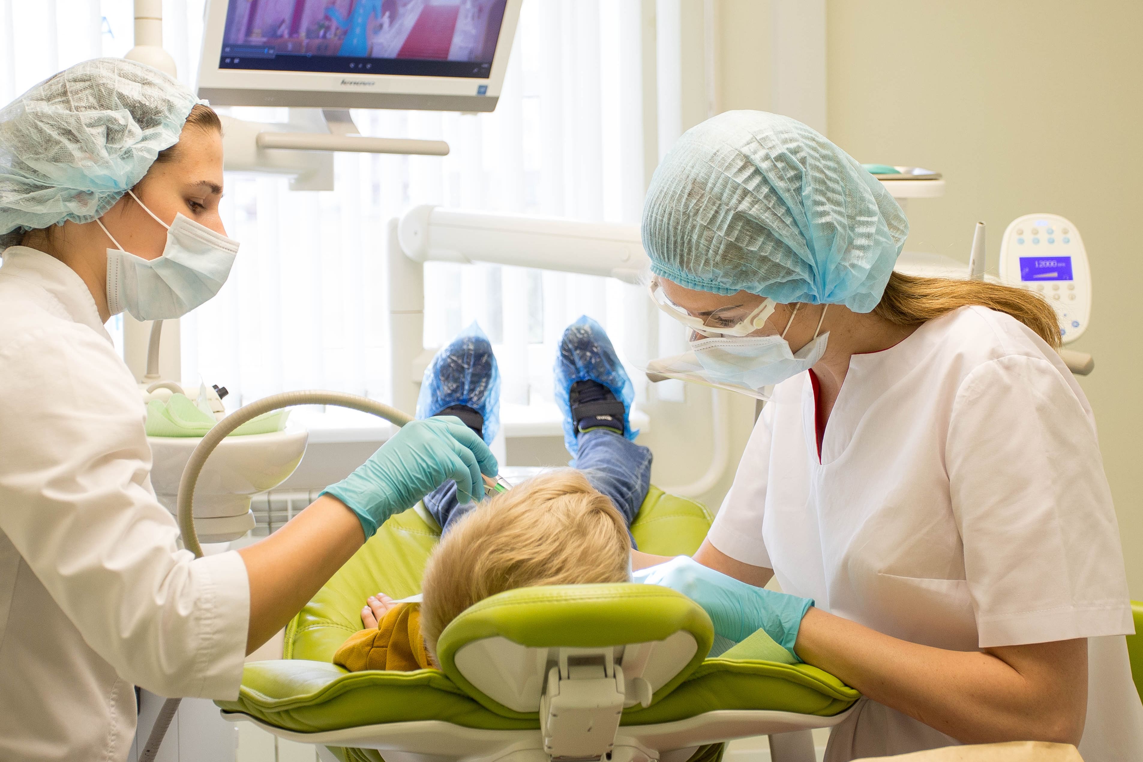 Нужно ли лечить молочные зубы?