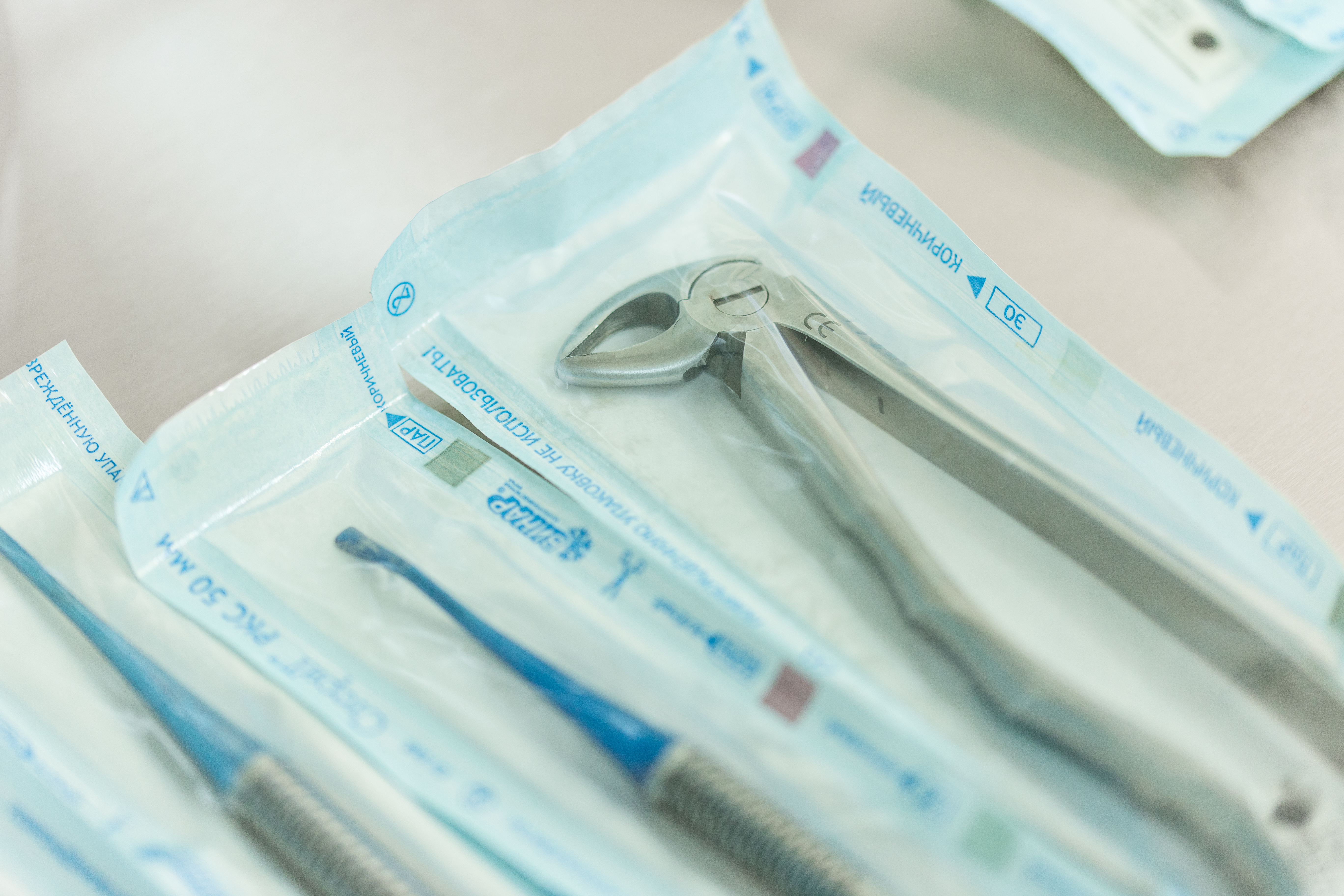 стоматологические щипцы для удаления зубов